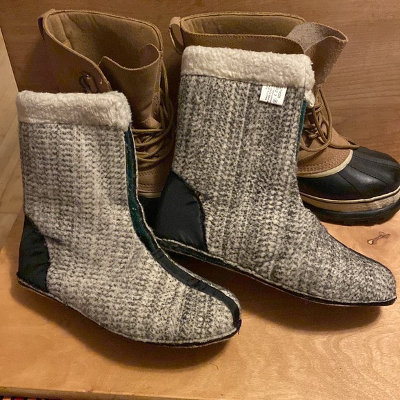 Outbrook boots with warm, insulating liner, men's size 8 - Picture 9 of 12